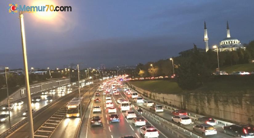56 saatlik kısıtlama sonrası İstanbul’da trafik yoğunluğu yüzde 40’ı aştı