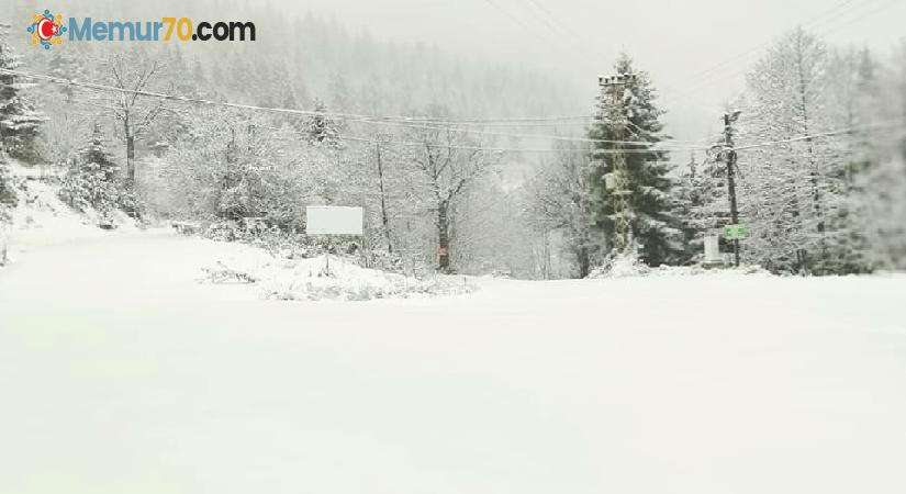 Artvin’de kar yağışı nedeniyle 29 köy yolu ulaşıma kapandı