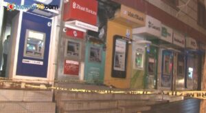 Esenyurt’ta özel bir bankaya ait bankamatikte yangın paniği