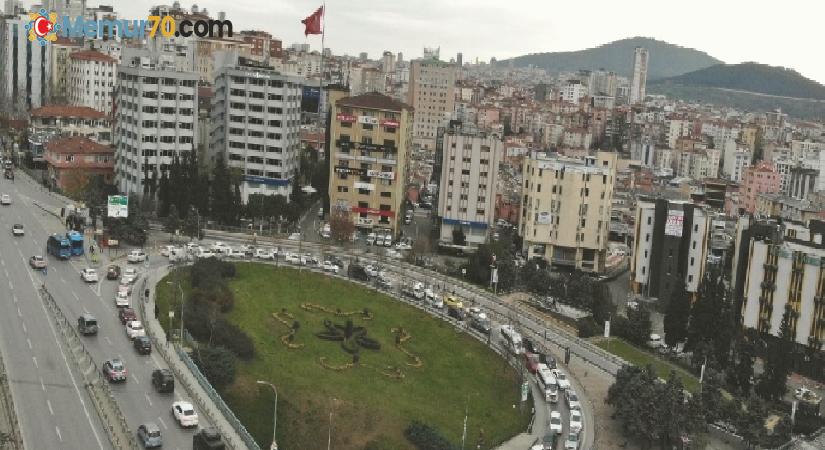 Kadıköy’de şüpheli çanta polisi alarma geçirdi: Trafik felç oldu