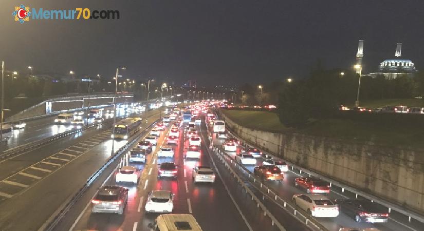 56 saatlik kısıtlama sonrası 15 Temmuz Şehitler Köprüsü’nde trafik yoğunluğu