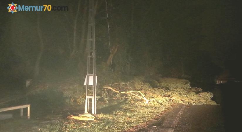 Dörtyol’da fırtına ve yağış çatıları uçurdu ağaç dallarını kopardı