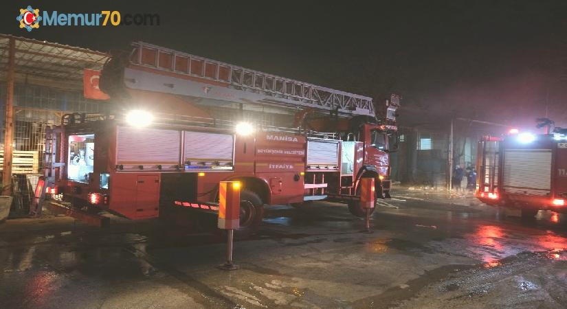 Manisa’da sanayi sitesinde korkutan yangın