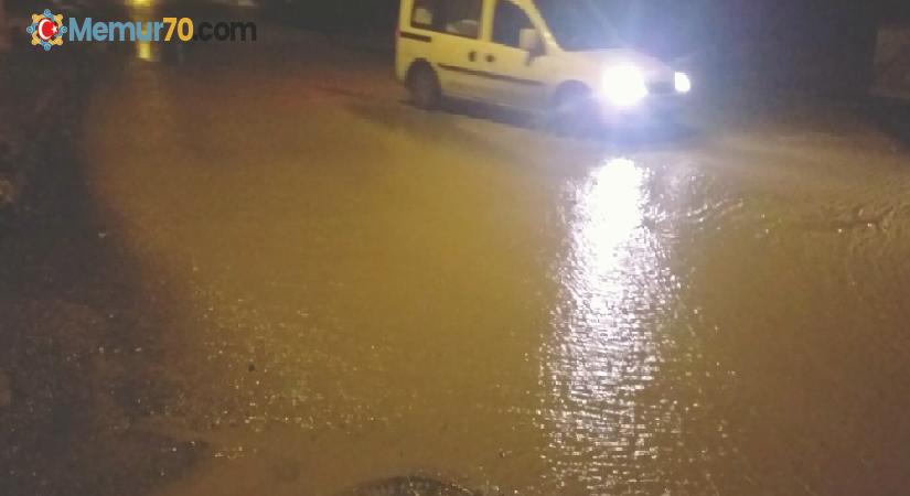 Meteoroloji turuncu kodla uyarmıştı, bir anda bastıran sağanak yolları göle çevirdi