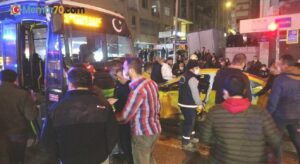 Özel halk otobüsü ile ticari taksi çarpıştı: 3 yaralı