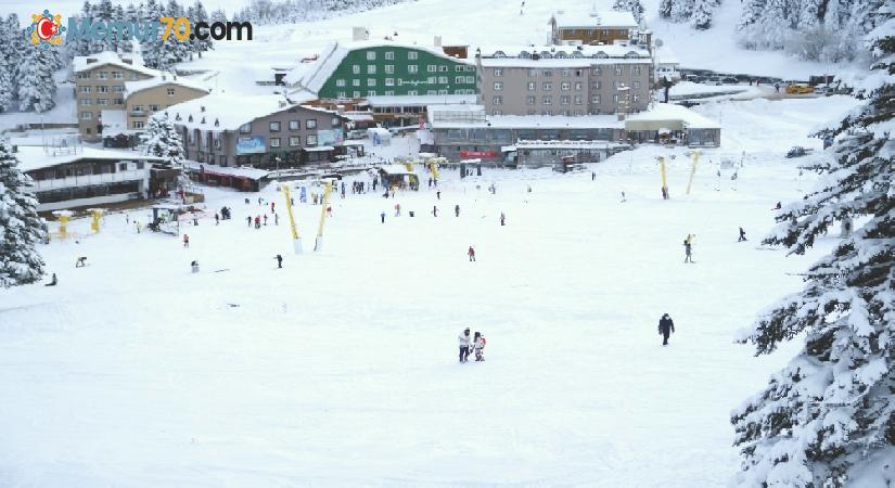 Uludağ’da yoğun kar…Zirve pistler tatilcilere kaldı