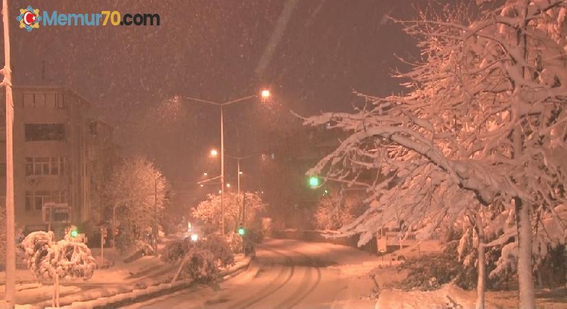 Anadolu Yakası’nda yoğun kar yağışı etkisini sürdürüyor