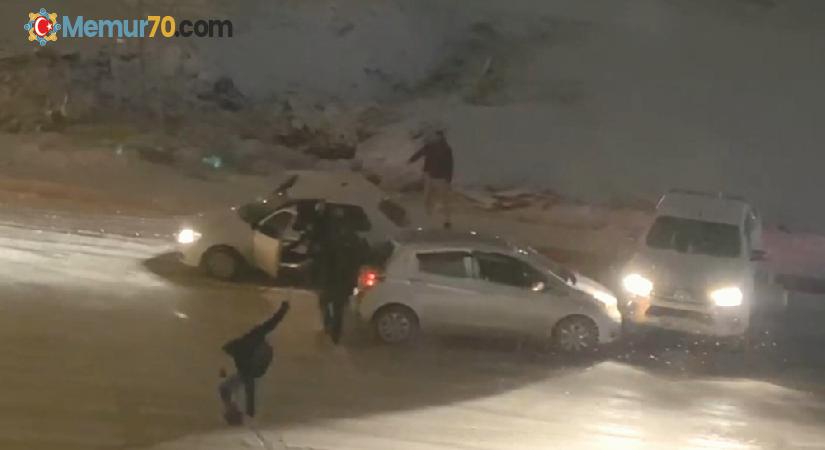 Elazığ’da kar yağışı etkili oldu, rampada kayan araçlar birbirine böyle çarptı