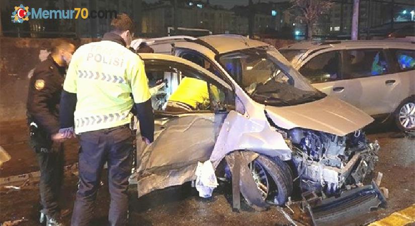 Hafif ticari araç belediye aracıyla çarpıştı: 1’i ağır 5 yaralı