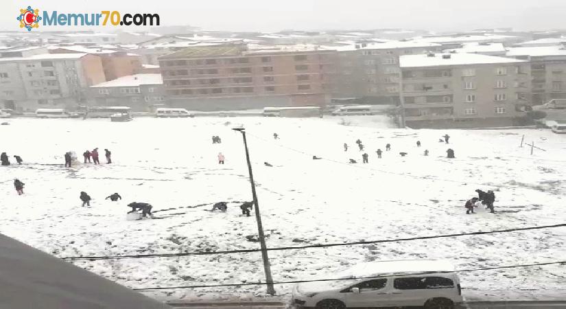 İstanbul beyaza bürününce çocuklar kısıtlamayı unuttu