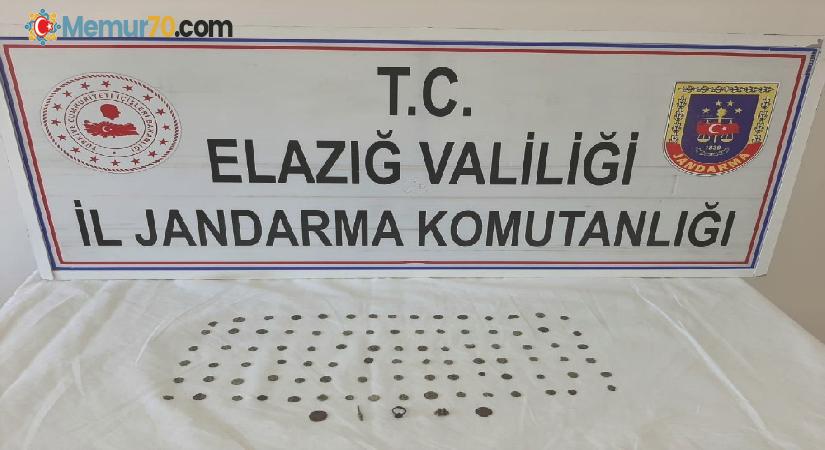 Jandarma alıcılı kılığında 103 adet tarihi obje ele geçirdi