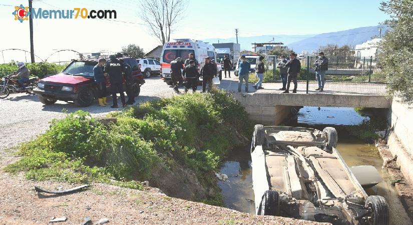 Kumluca’da otomobil sulama kanalına düştü: 2 yaralı