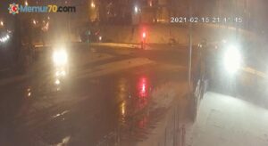 Otobüs ile ticari taksinin çarpıştığı kaza anı kamerada: 1 ölü
