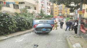 Üsküdar’da yokuş aşağı inen kadın sürücü takla attı: 1 yaralı