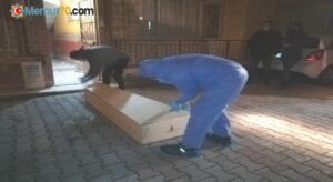 İzmir’de şüpheli ölüm: Trans birey çekyat içerisinde ölü bulundu