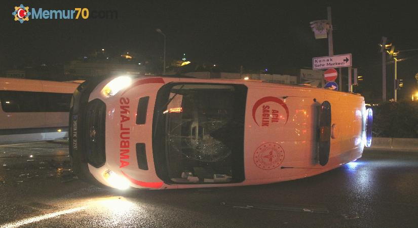 Kavşakta meydana gelen kazada ambulans yan yattı: 1 yaralı