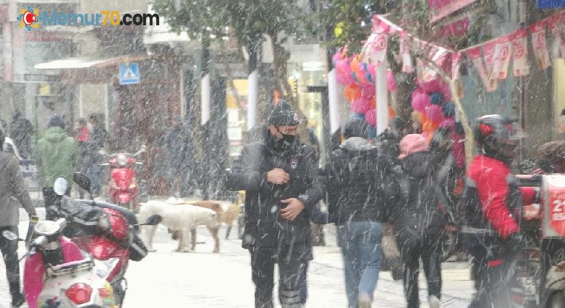 Kırklareli’nde Mart ayında lapa lapa kar yağışı