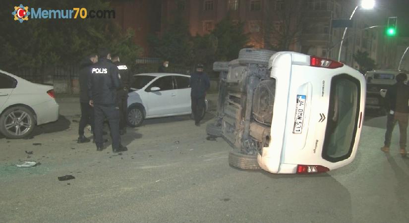 Sultangazi’de kontrolden çıkan ticari araç, otomobillere çarparak yan yattı