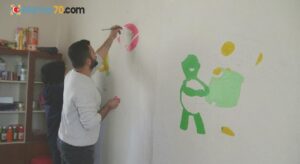 Vefakar öğretmenler köy okulunu boyayıp öğrencilerin yüreklerine dokundu
