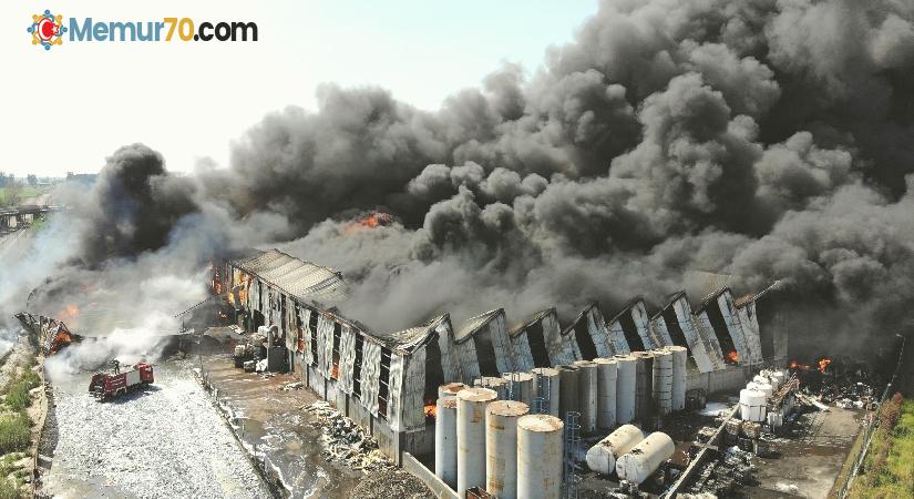 Geri dönüşüm fabrikasındaki yangın havadan görüntülendi