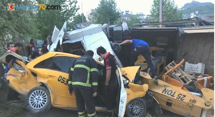 Hatay’da freni boşalan vinç, 11 araca çarptı: 2 ölü, 6 yaralı