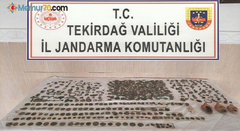 Tekirdağ’da piyasaya sürülmeye çalışılan 957 parça tarihi eser ele geçirildi