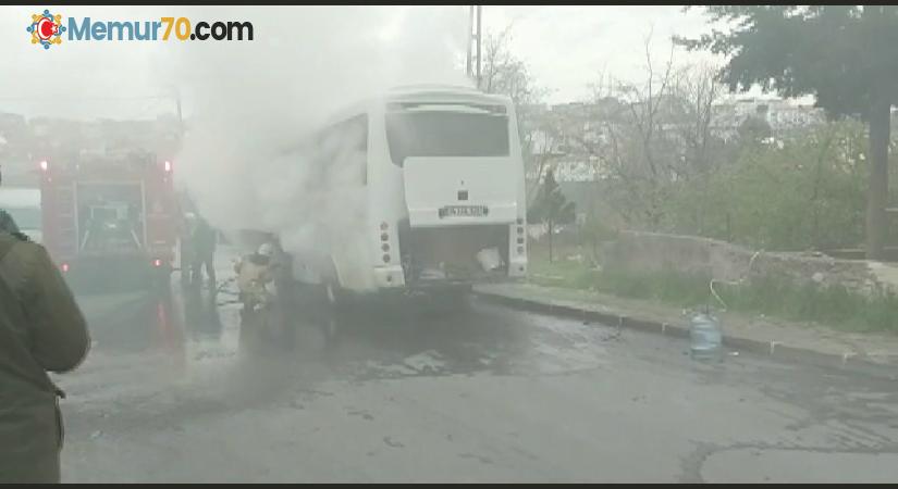 Ümraniye’de park halindeki otobüs alevlere teslim oldu