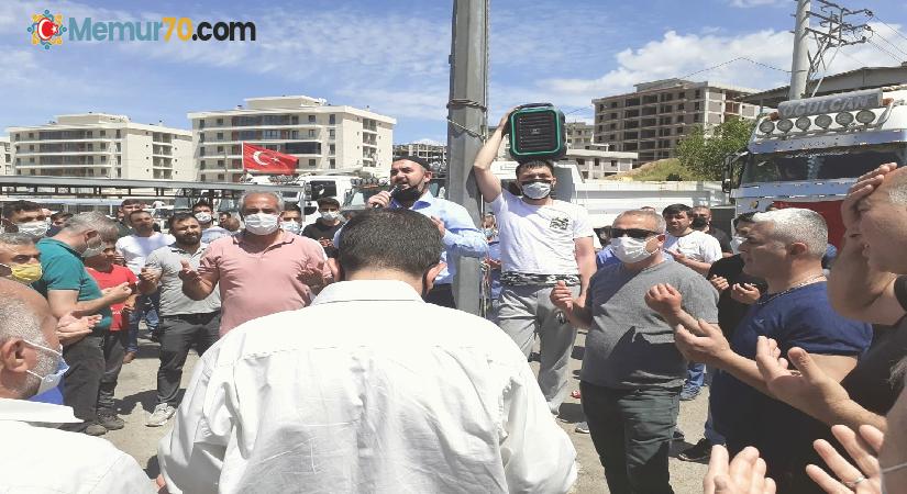 İzmir’de onlarca araçla Filistin’e destek konvoyu