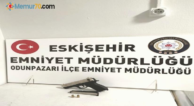 Polisin durdurduğu araçtan silah çıktı