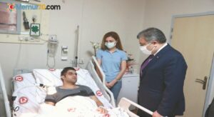 Bakan Koca’dan bıçaklı saldırıda yaralanan doktora geçmiş olsun ziyareti