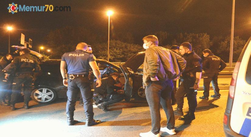 ’Dur’ ihtarına uymayan alkollü sürücü önce polis araçlarına sonra bariyerlere çarpınca yakalandı