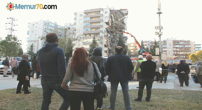 İzmir depreminde yan yatan binada kolon kesilmemiş