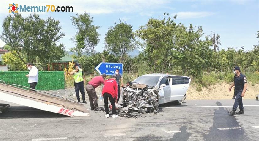 Otomobil, minibüse çarptı: 15 yaralı – Video