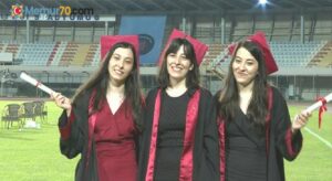 Antalya’da tıp fakültesini bitiren üçüz kız kardeşlerin mezuniyet sevinci