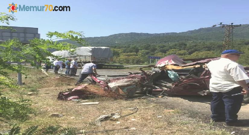 Kamyonla çarpışan pikap sürücüsü ağır yaralandı