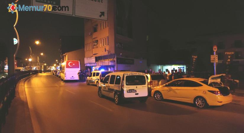 Gece kulübü önünde silahlı çatışma: 2 yaralı