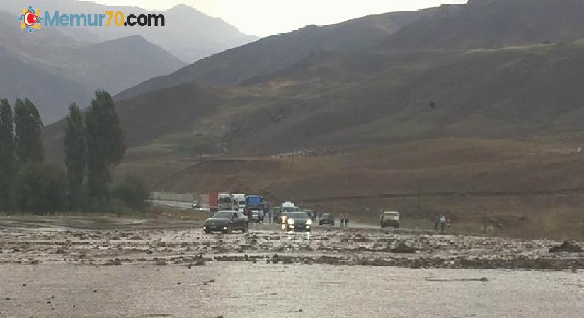 Van-Hakkari kara yolu sel nedeniyle kapandı