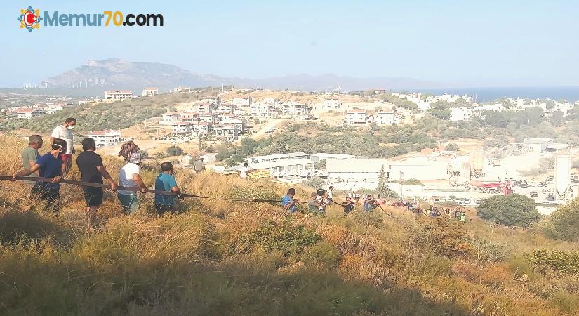 Yangını duyan koştu, metrelerce uzunluğunda insan zinciri oluştu