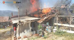 Yenice’de bir ev ile samanlık yanarak küle döndü