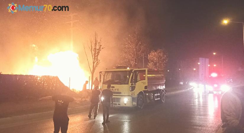 Bursa’da çalılık alanda çıkan yangın geceyi aydınlattı: Alevler tamir atölyesi ve yüksek gerilim hattına sıçradı