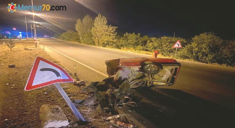 Kaza sonrası ikiye bölünen otomobilden yaralı çıktılar