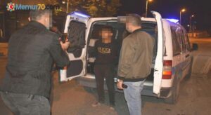 Malatya’da gasp ettikleri araçla polisten kaçarken kaza yapan şüpheliler kıskıvrak yakalandı