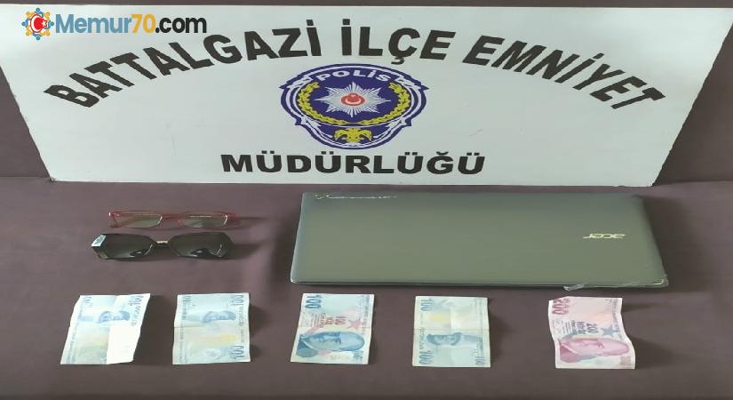 Öğretmenin eşyalarını çalan öğrenciler kameraya yakalandı