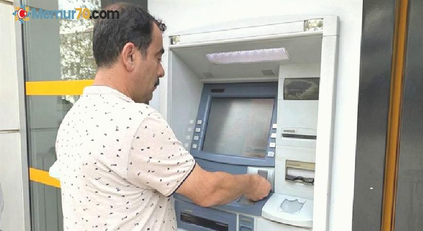 ATM’de unutulan 10 bin TL’yi bankaya teslim etti