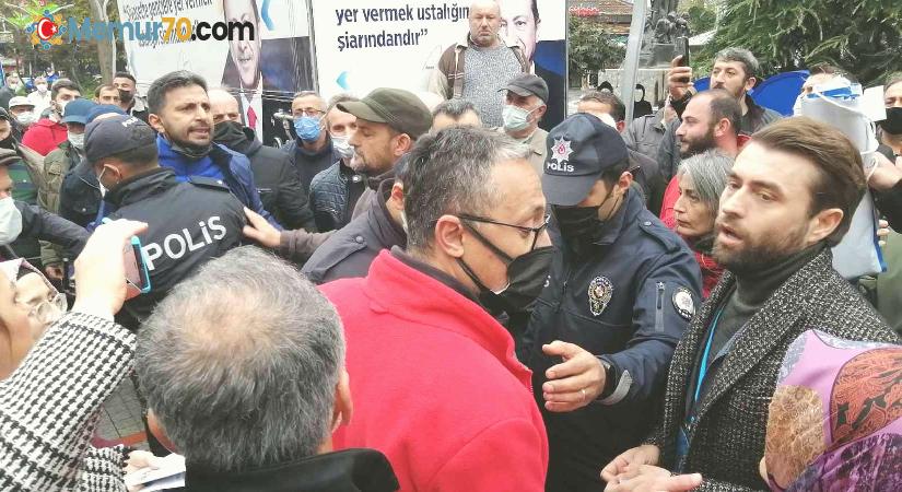 Eylemde polise ‘Açığa alınacağını biliyor musun’ diyen aşı karşıtına tepki