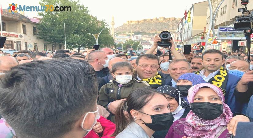 İstanbul Büyükşehir Belediye Başkanı İmamoğlu, Bayburt’ta vatandaşlarla bir araya geldi
