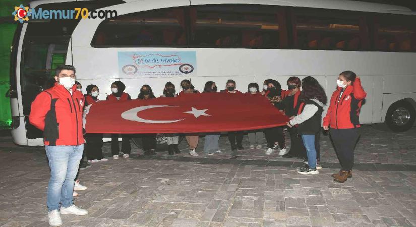 İzmirli 20 öğrenci 4 günlük gezi için yola çıktı