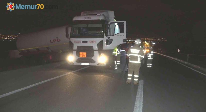 LPG yüklü tanker şarampole devrildi: 1 yaralı