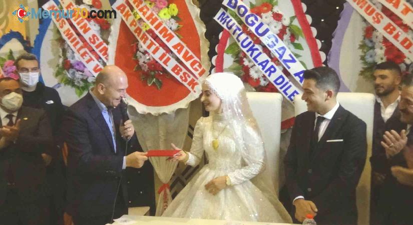 Bakan Soylu, Muş’ta nikah şahitliği yaptı