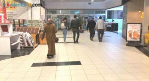 Depreme AVM’de yakalanan vatandaşlar AVM’yi terk etti